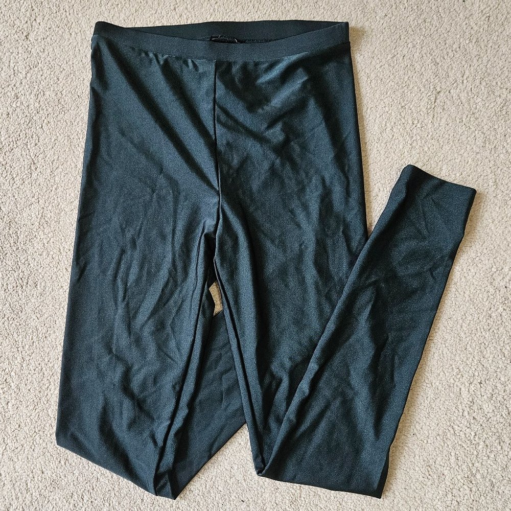 Shiny green leggings
